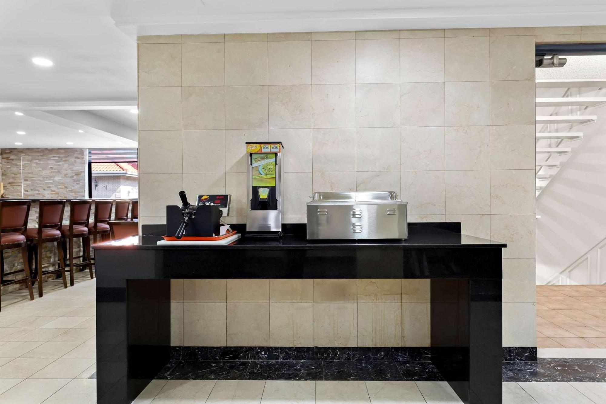 Surestay Plus By Best Western Windsor Zewnętrze zdjęcie